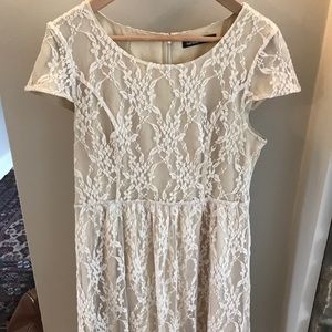 Cap sleeve lace dress